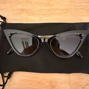 Chic Vintage Style Black Cat-Eye Sunglasses